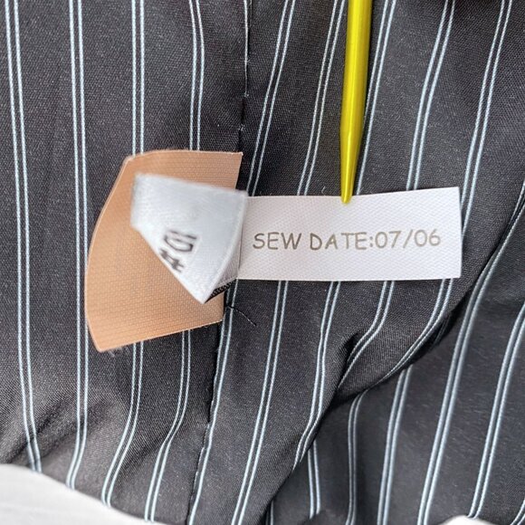 Express Design Studio Womens Blazer 12 Black Pinstripe Cropped Jacket Tailored - Picture 4 of 16